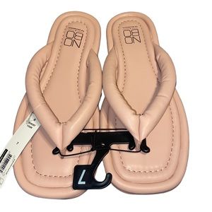 NOBO NWT sz 7 blush pink puffy flip flop sandals